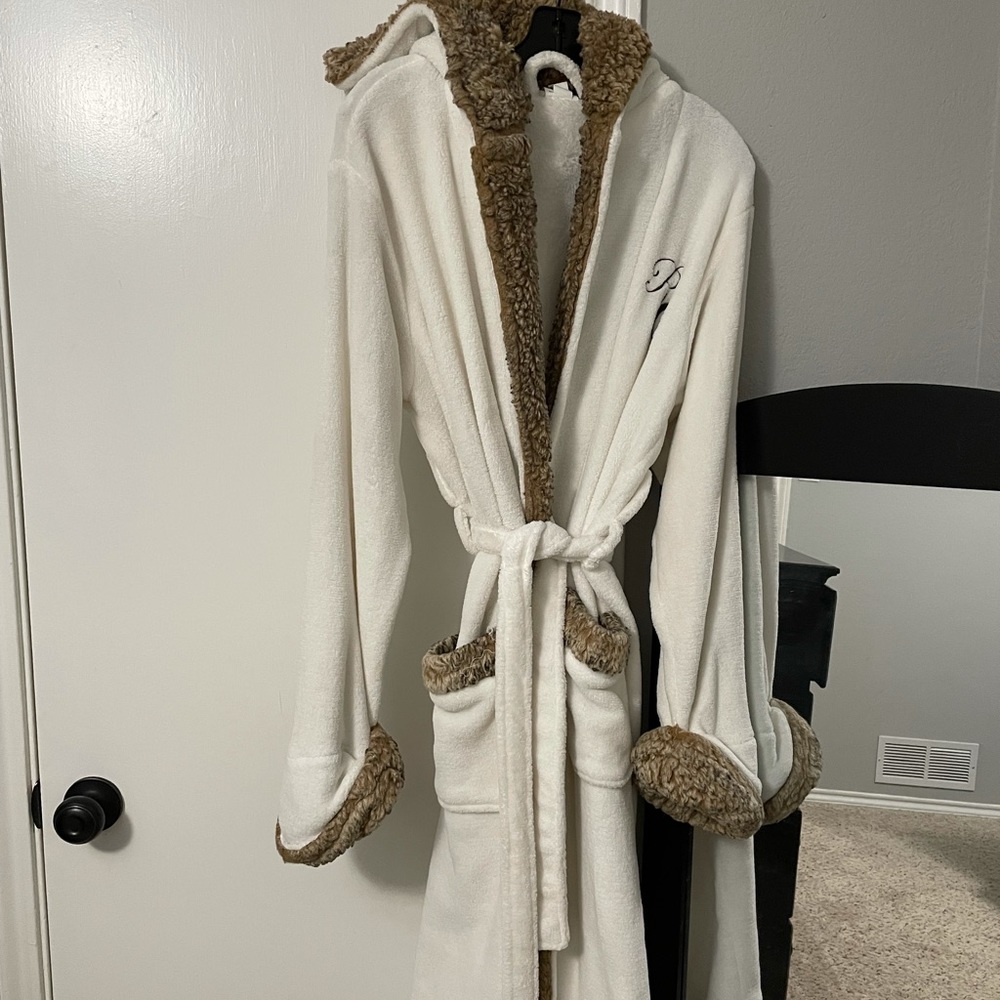 Pottery barn white fleece fur robe